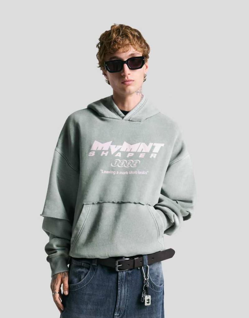 Bershka - Kapuzenpullover in Hellgrau mit doppellagigen Ärmeln und Print von Bershka