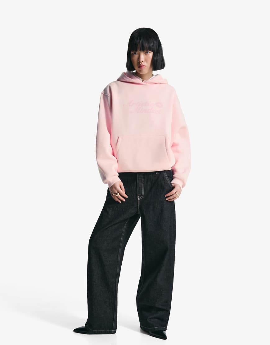 Bershka - Kapuzenpullover in Hellrosa mit Print von Bershka