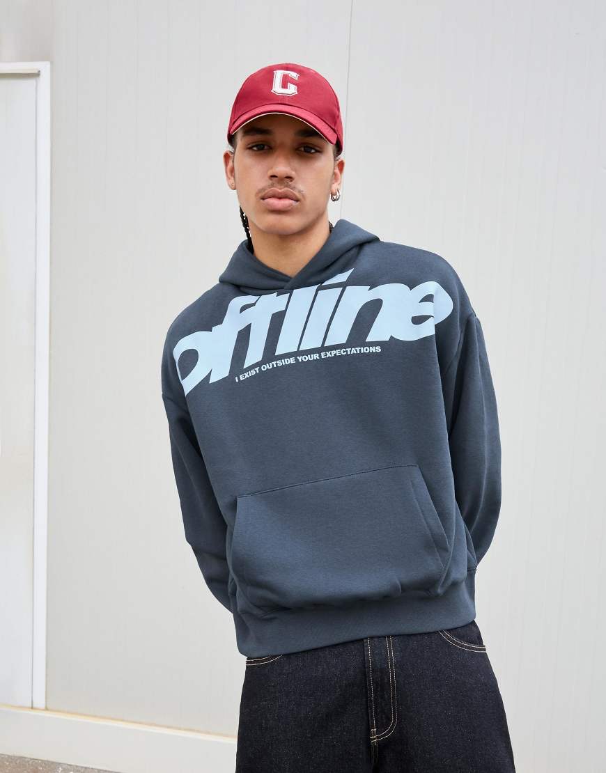 Bershka - Kapuzenpullover in Jeansblau mit Print von Bershka