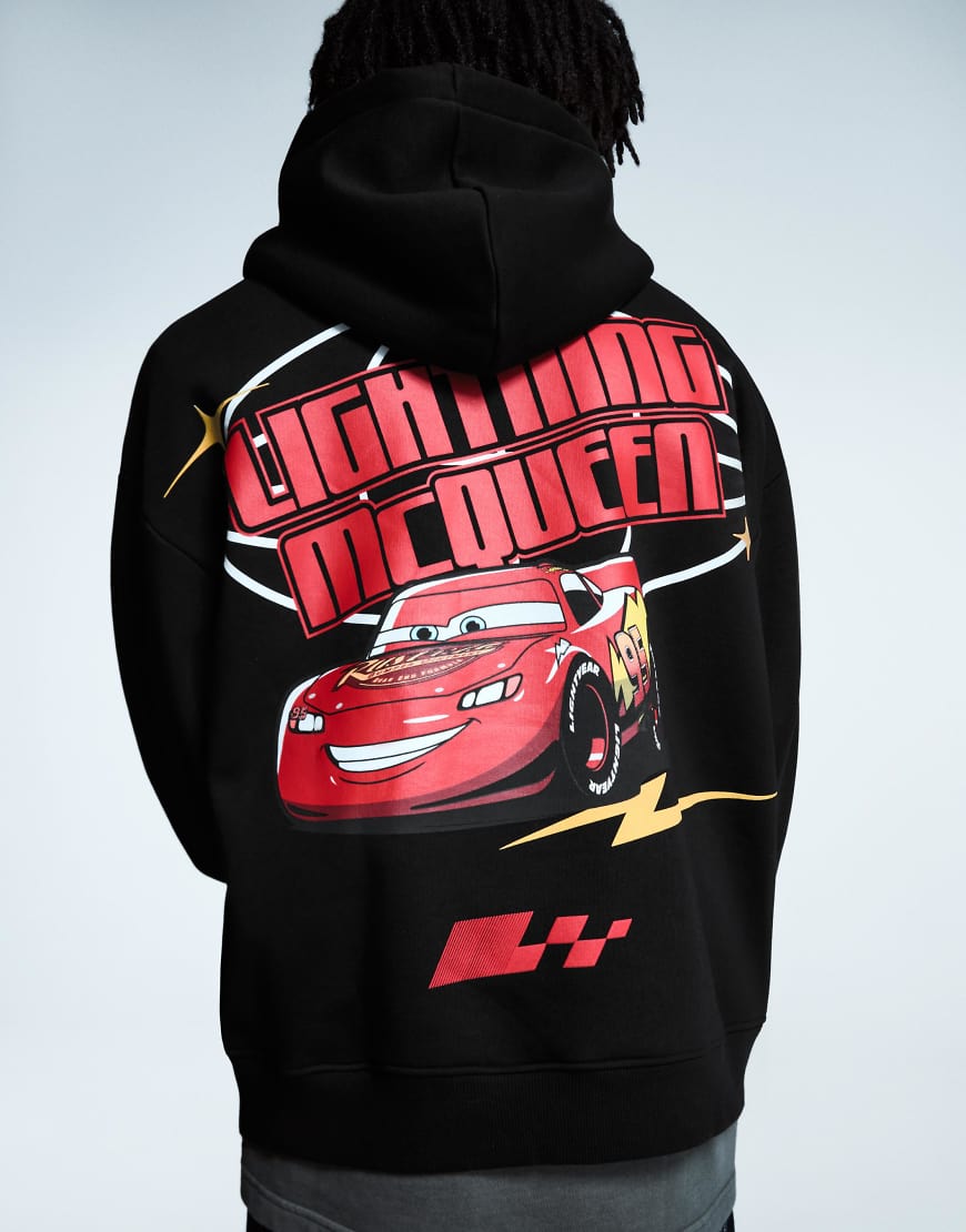 Bershka - Kapuzenpullover in Schwarz mit Cars-Print von Bershka