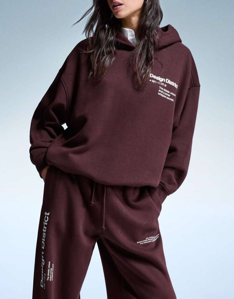 Bershka - Kapuzenpullover in Burgunderrot-Schwarz Bershka - Kapuzenpullover in Burgunderrot-Schwarz von Bershka