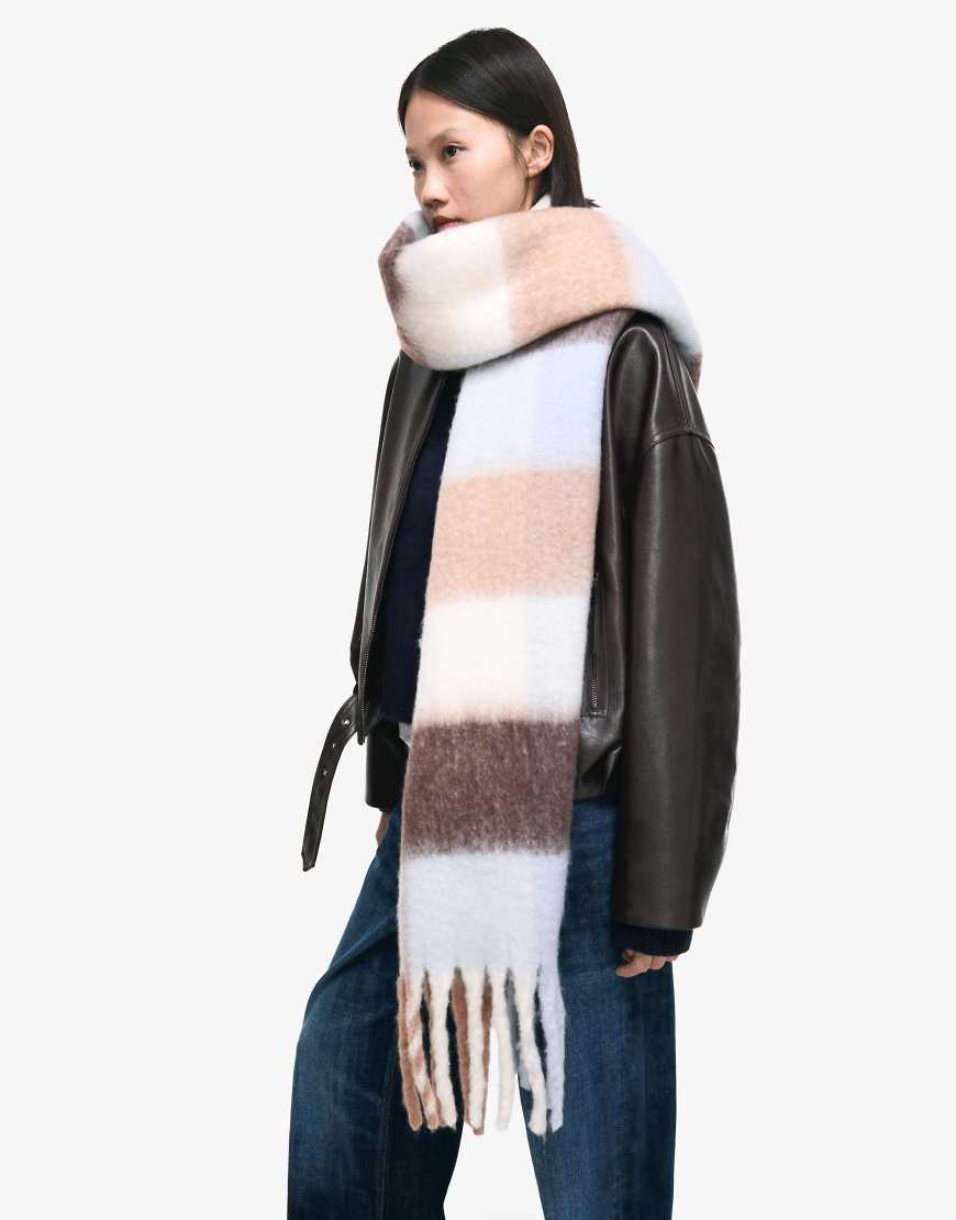 Bershka - Karierter Schal in Beige-Neutral Bershka - Karierter Schal in Beige-Neutral von Bershka