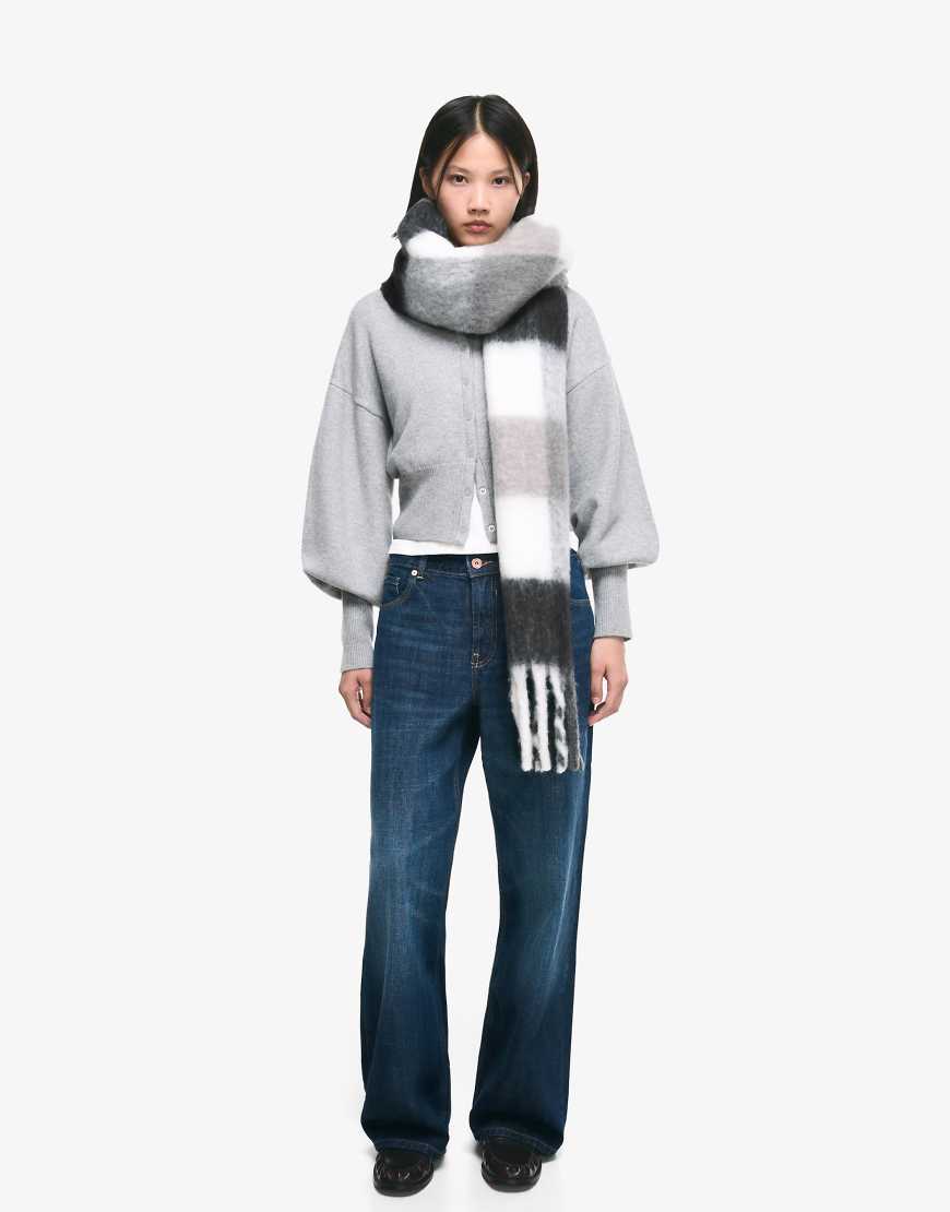 Bershka - Karierter Schal in Schwarz Bershka - Karierter Schal in Schwarz von Bershka