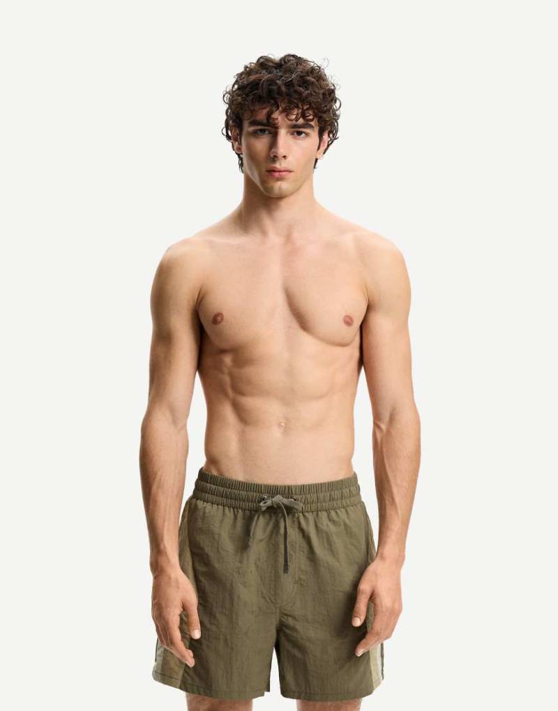 Bershka - Kastige Badehose in Khaki-Grün von Bershka