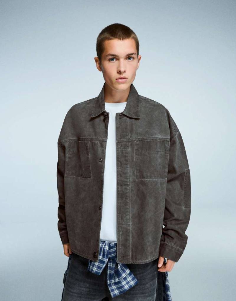 Bershka - Kastige Cropped-Hemdjacke in Grau von Bershka