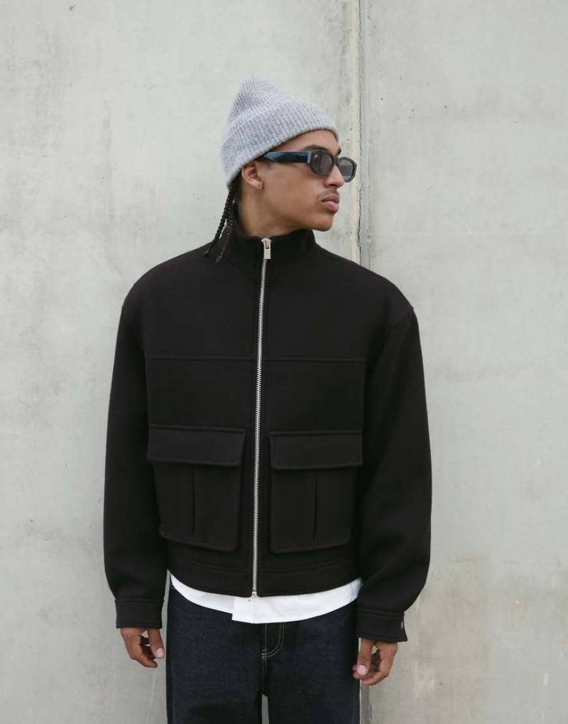 Bershka - Kastige Jacke in Schwarz mit Reißverschluss und Filzstruktur von Bershka