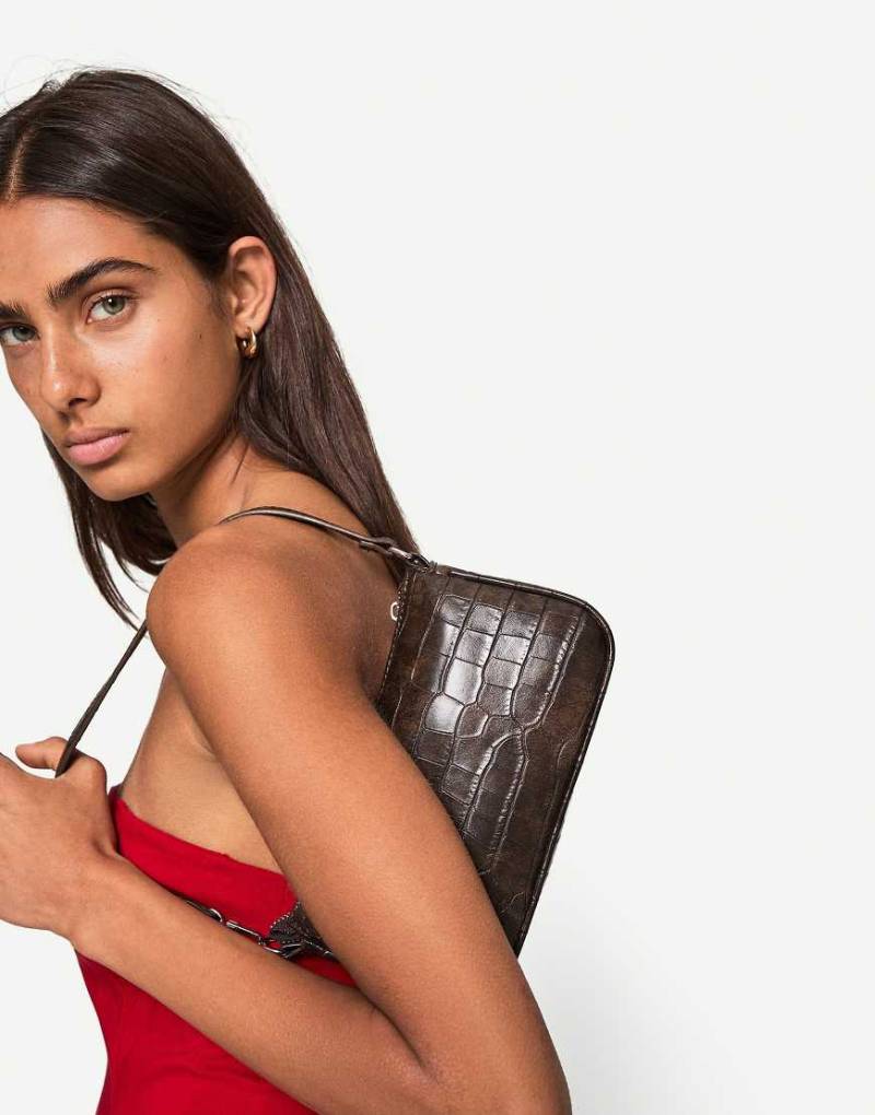 Bershka - Kleine Schultertasche aus Kunstleder in Braun von Bershka
