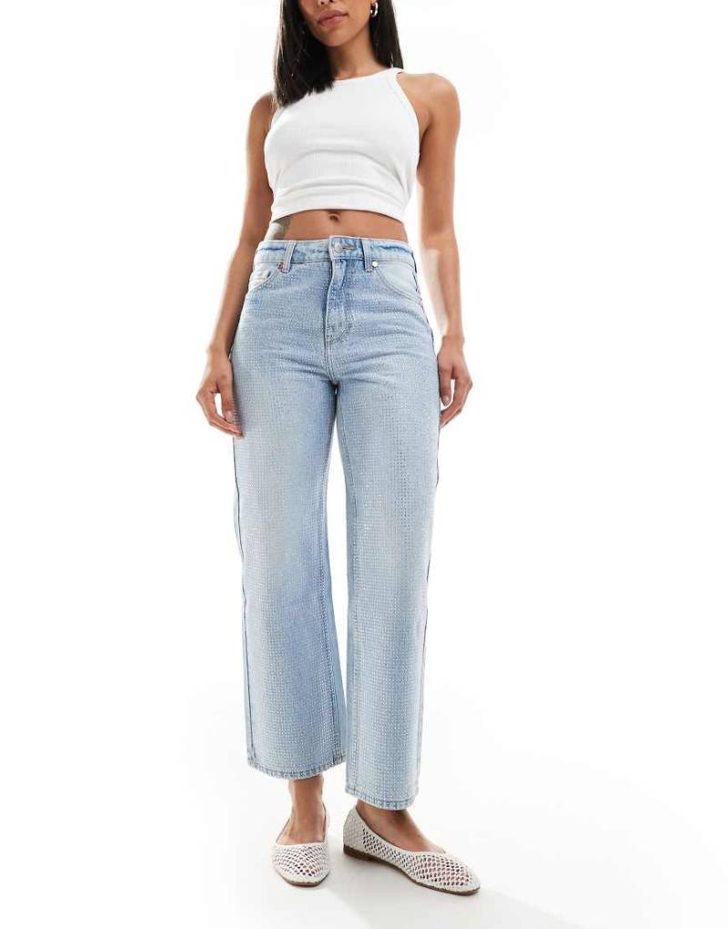 Bershka - Knöchellange Jeans in mittlerer Waschung mit weitem, geradem Bein-Blau von Bershka