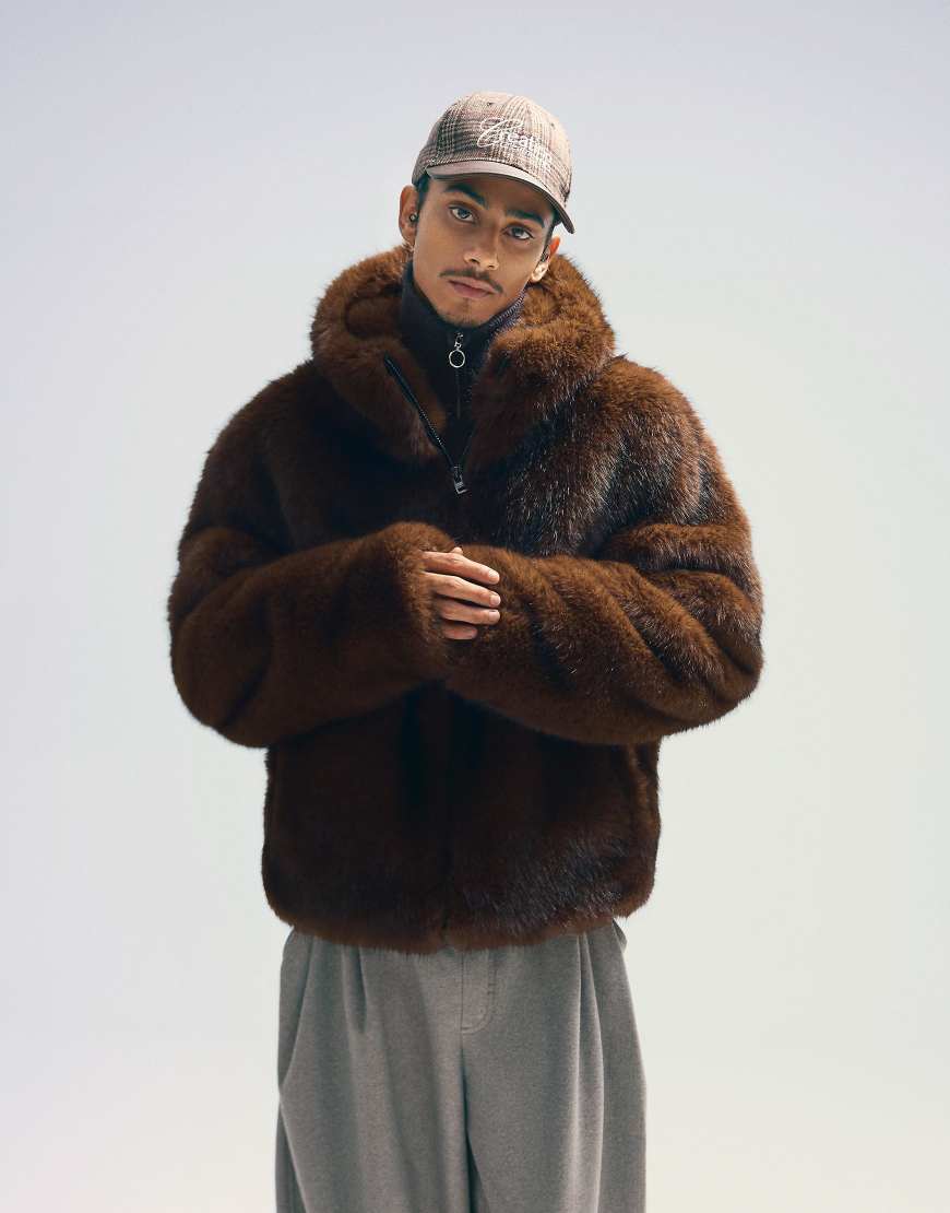 Bershka - Kunstpelz-Jacke in Braun mit Kapuze-Brown von Bershka