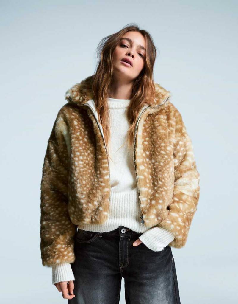 Bershka - Kunstpelzjacke in Kamel mit Animalprint-Neutral von Bershka