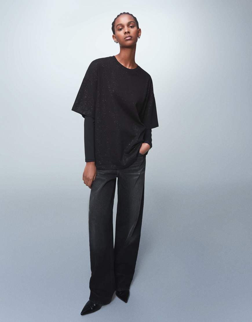 Bershka - Kurzärmliges, glitzerndes Oversize-T-Shirt in Schwarz von Bershka