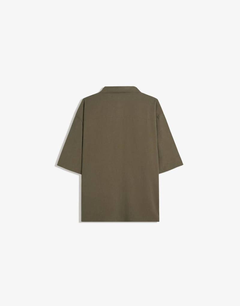 Bershka - Kurzärmliges, kastiges Hemd in Khaki-Grün von Bershka