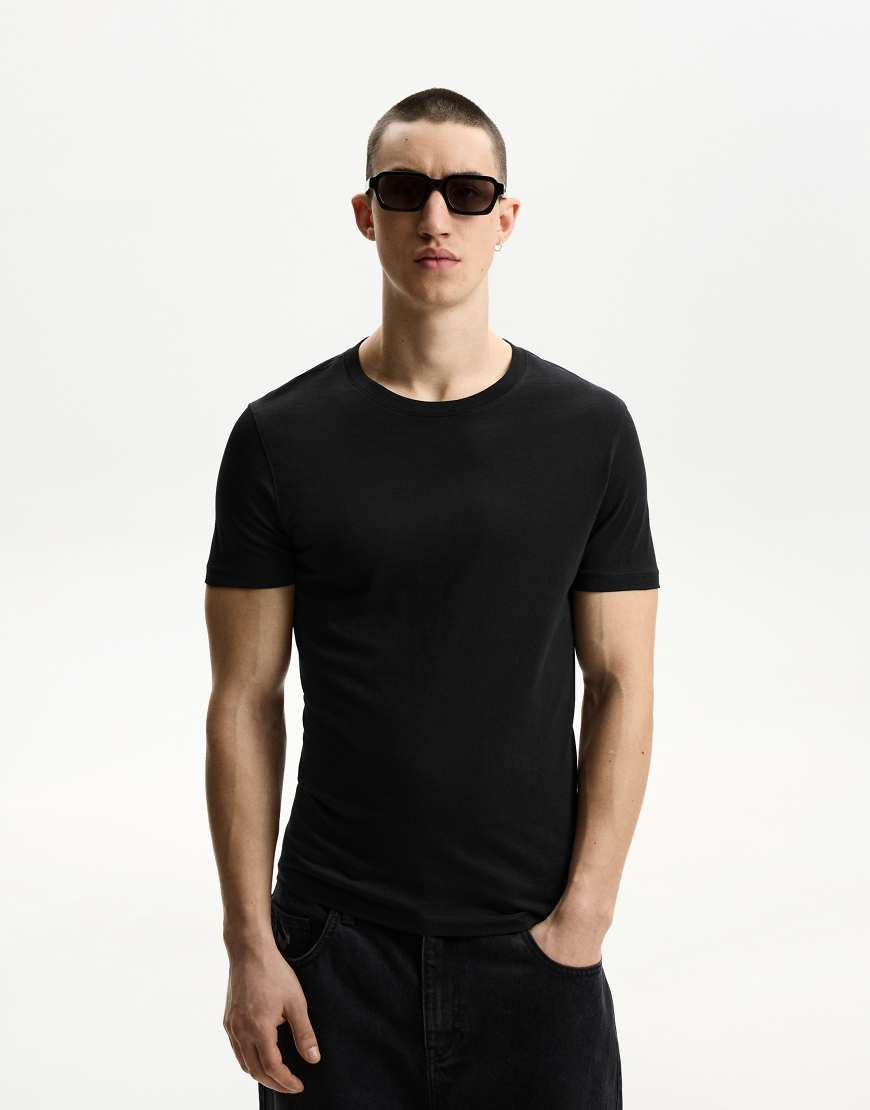 Bershka - Kurzärmliges Basic-T-Shirt in Schwarz von Bershka