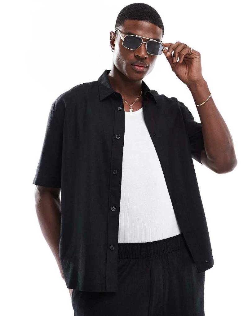 Bershka - Kurzärmliges Hemd aus Leinenmix in Schwarz von Bershka