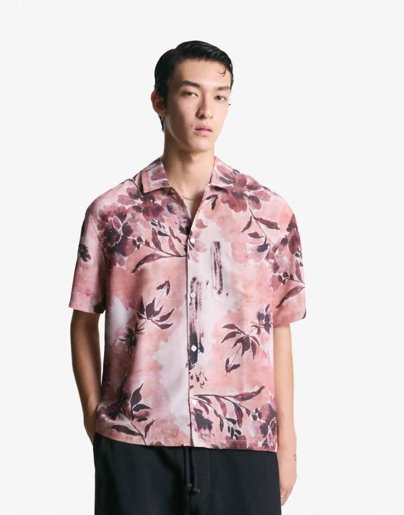 Bershka - Kurzärmliges Hemd in Rosa mit Print von Bershka