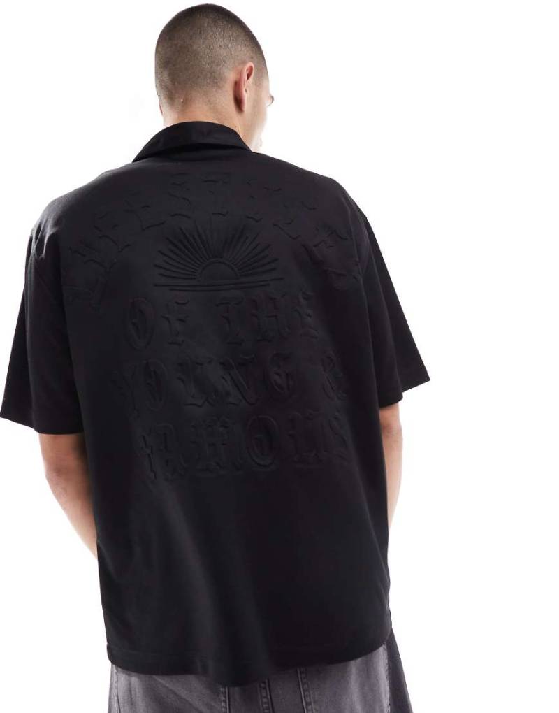 Bershka - Kurzärmliges Hemd in Schwarz mit erhöhtem Design von Bershka