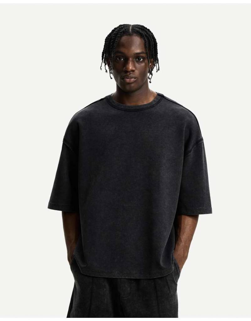 Bershka - Kurzärmliges Oversize-T-Shirt in Schwarz und Weiß von Bershka