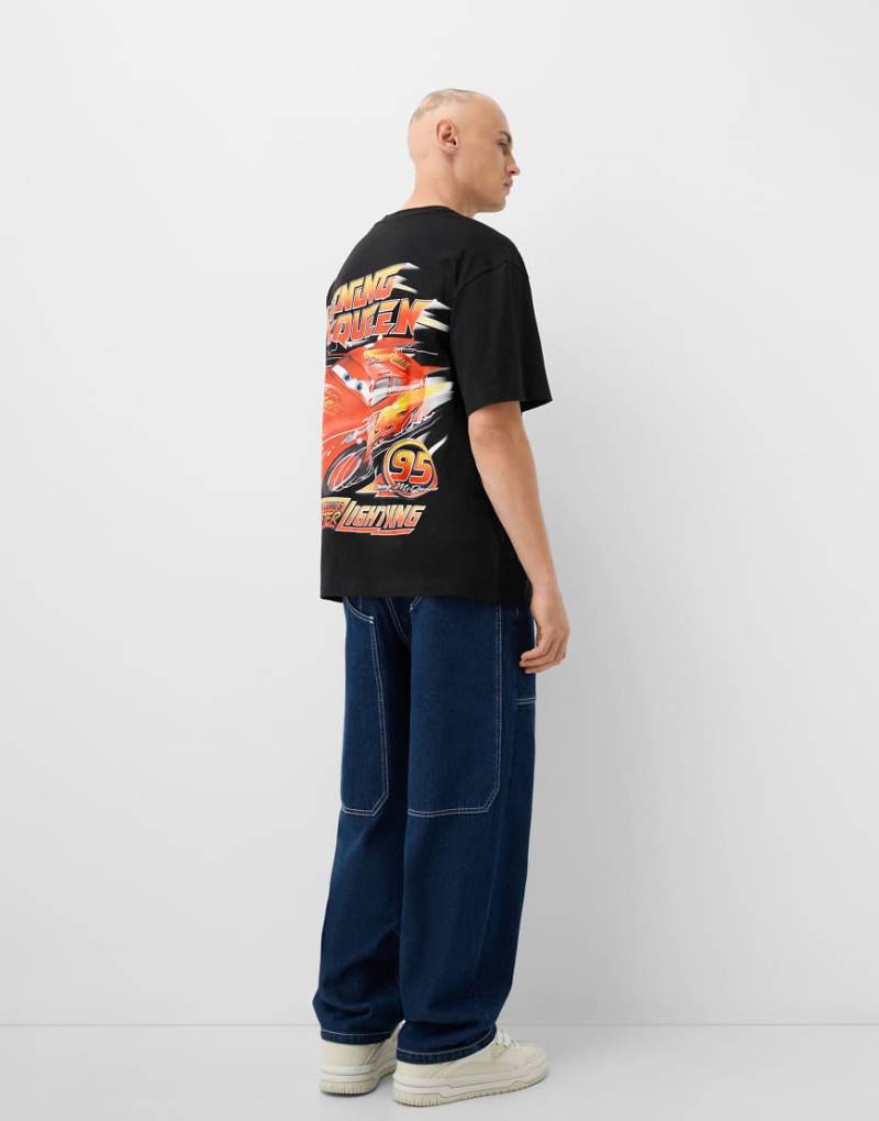 Bershka - Kurzärmliges T-Shirt in Schwarz mit „Cars"-Prints von Bershka