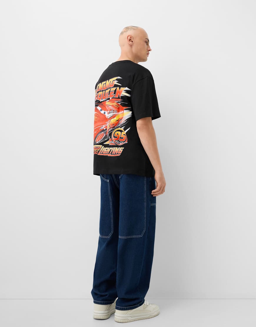 Bershka - Kurzärmliges T-Shirt in Schwarz mit „Cars"-Prints von Bershka