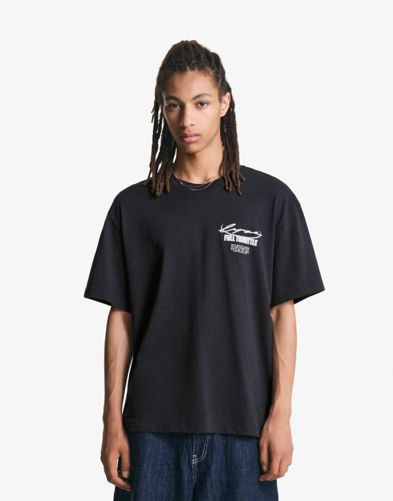 Bershka - Kurzärmliges T-Shirt in Schwarz mit Print Bershka - Kurzärmliges T-Shirt in Schwarz mit Print von Bershka