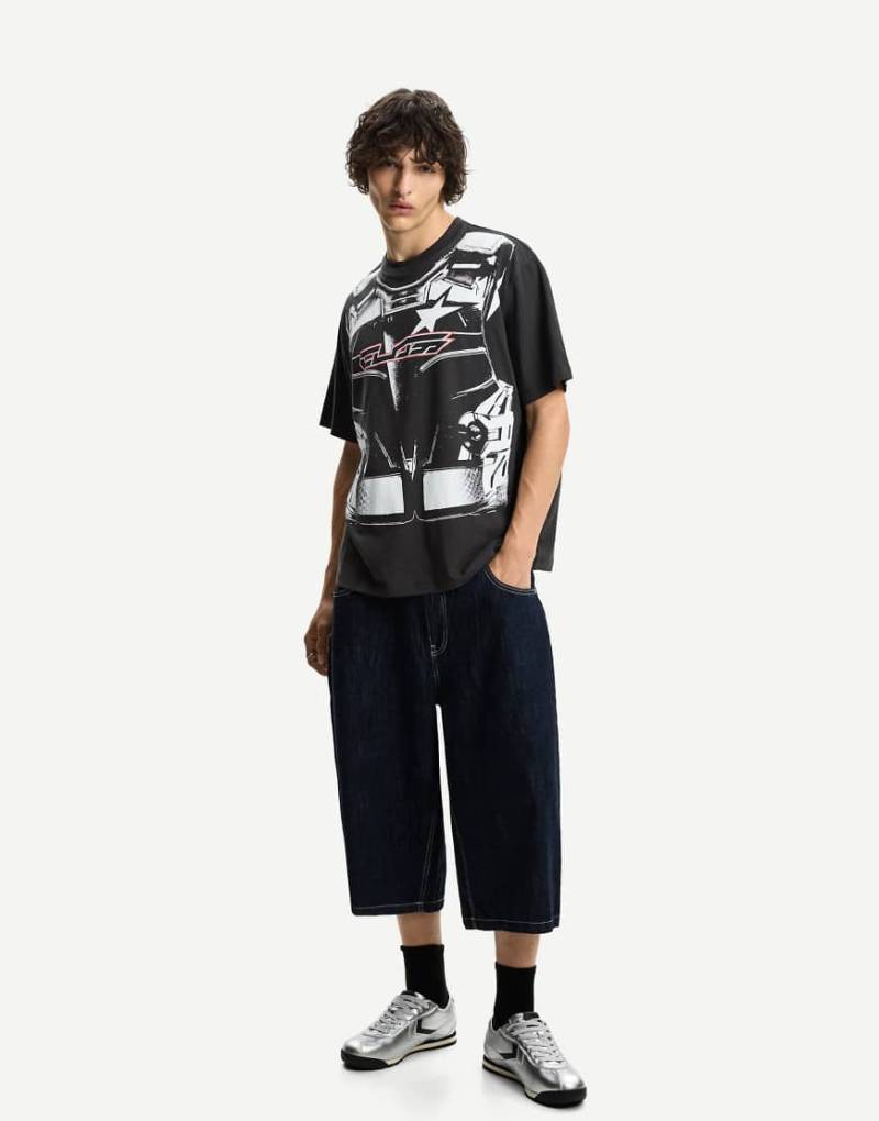 Bershka - Kurzärmliges T-Shirt in Schwarz mit Print Bershka - Kurzärmliges T-Shirt in Schwarz mit Print von Bershka