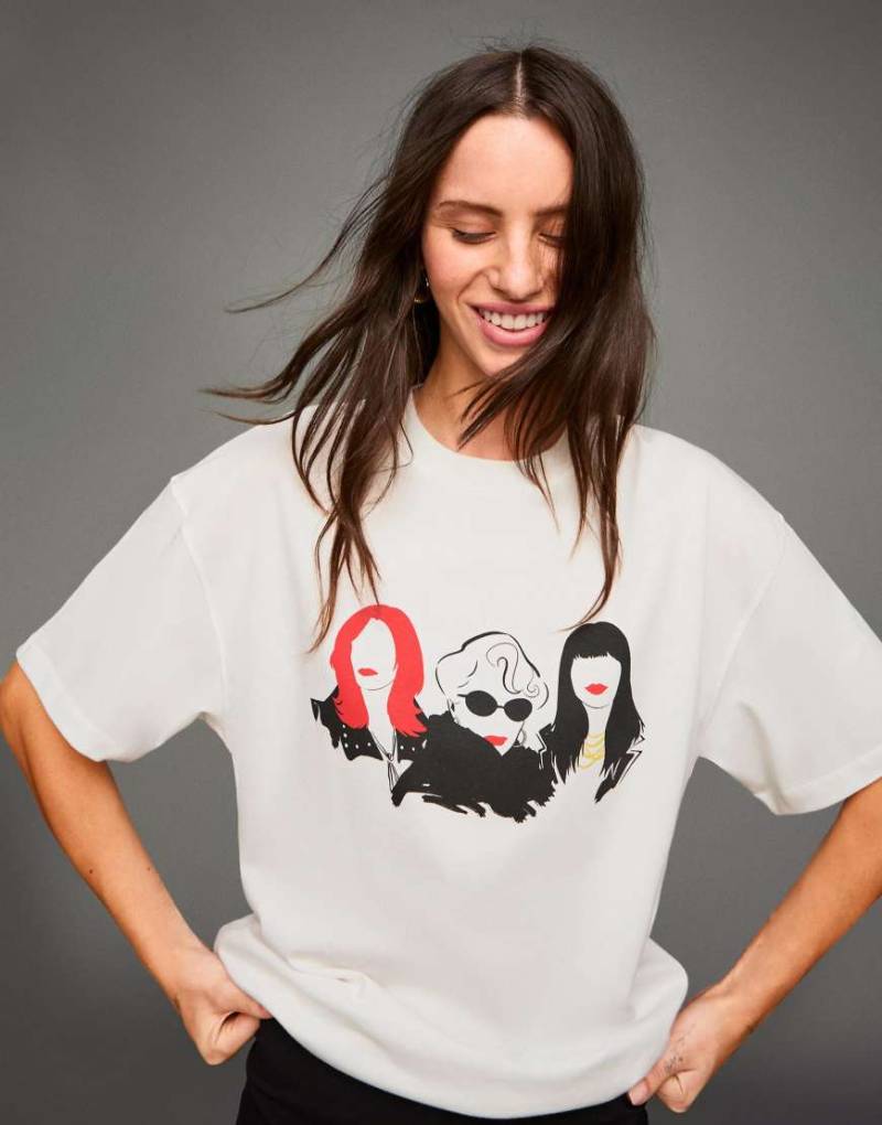 Bershka - Kurzärmliges T-Shirt in Weiß mit „The Devil Wears Prada"-Text- und Grafikprint von Bershka