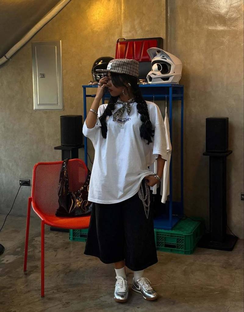 Bershka - Kurzärmliges T-Shirt in Weiß mit Billie-Eilish-Print von Bershka