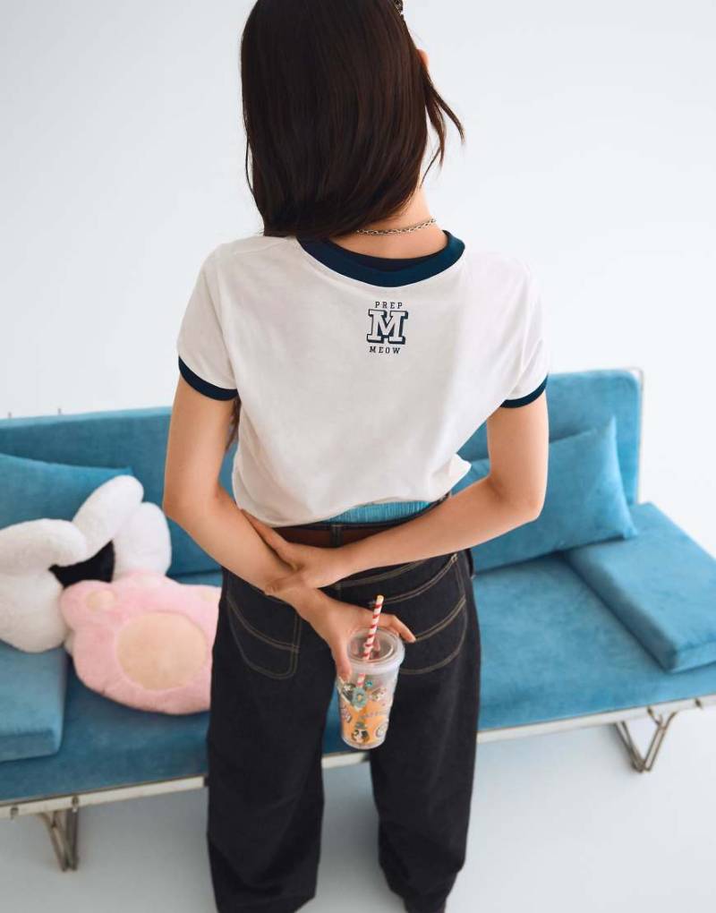 Bershka - Kurzärmliges T-Shirt in Weiß mit Mofusand-Grafikprint von Bershka