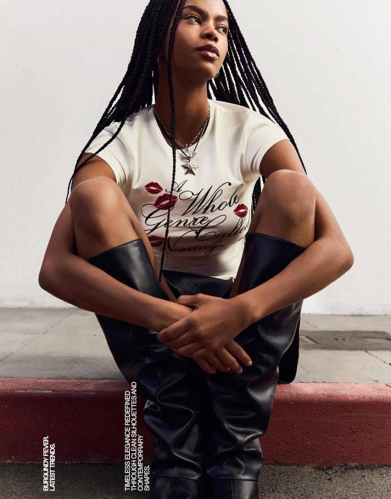 Bershka - Kurzärmliges T-Shirt in Weiß mit Print von Bershka