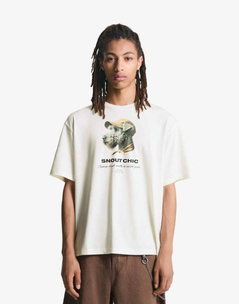 Bershka - Kurzärmliges T-Shirt in Weiß mit Print von Bershka