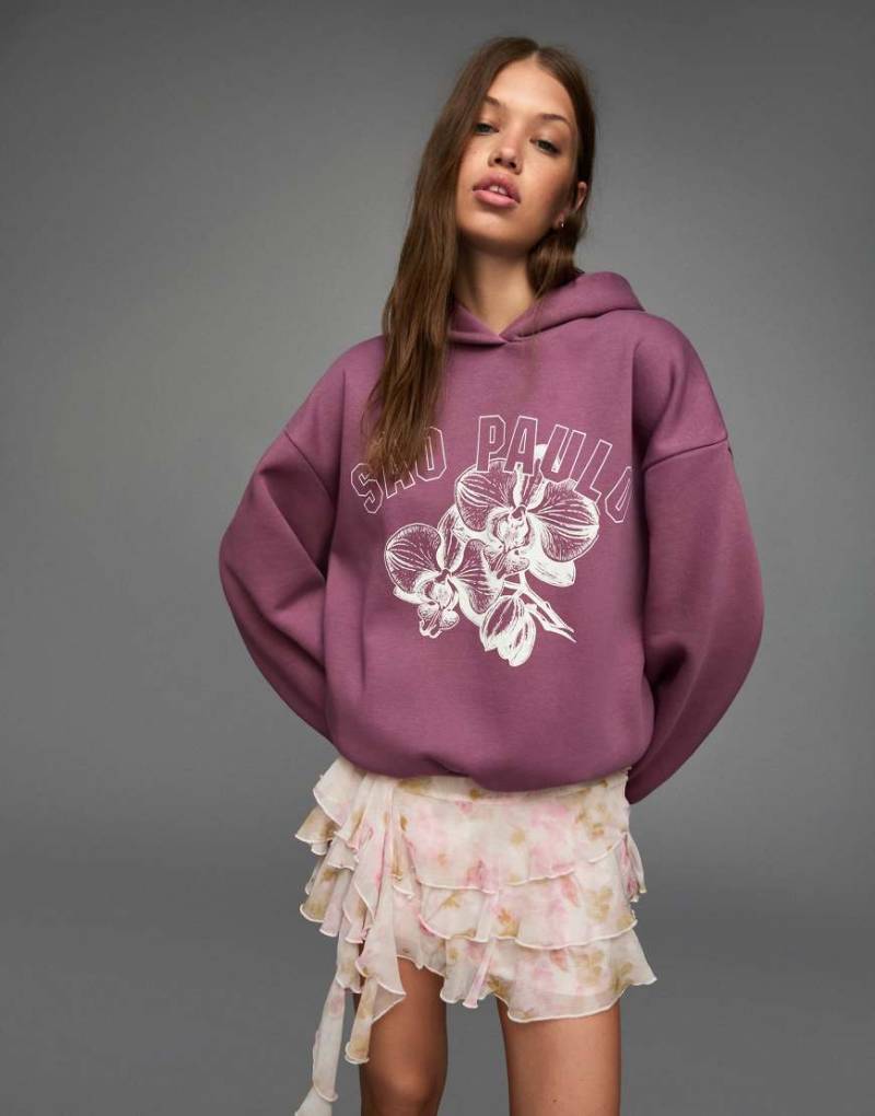 Bershka - Langärmliges Sweatshirt in Lila mit Grafikmotiv von Bershka
