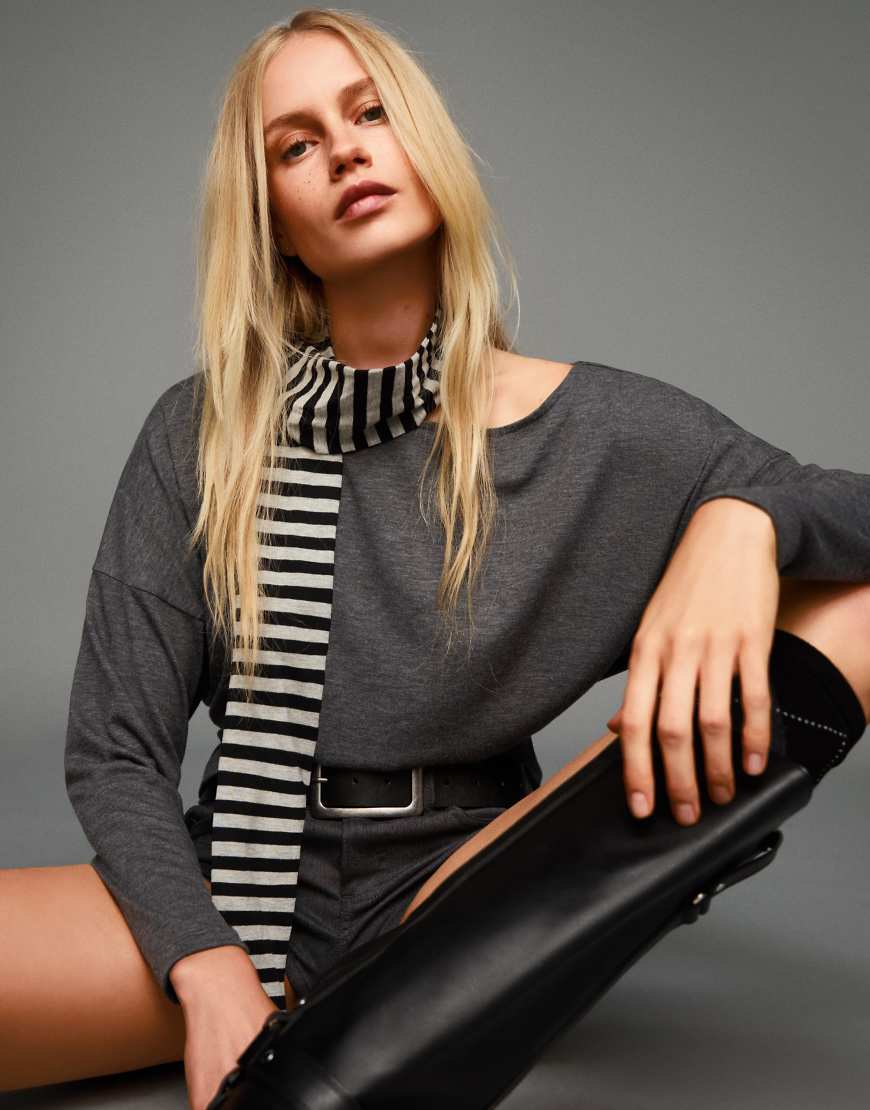 Bershka - Langärmliges T-Shirt in Grau gestreift mit Schärpendetail von Bershka