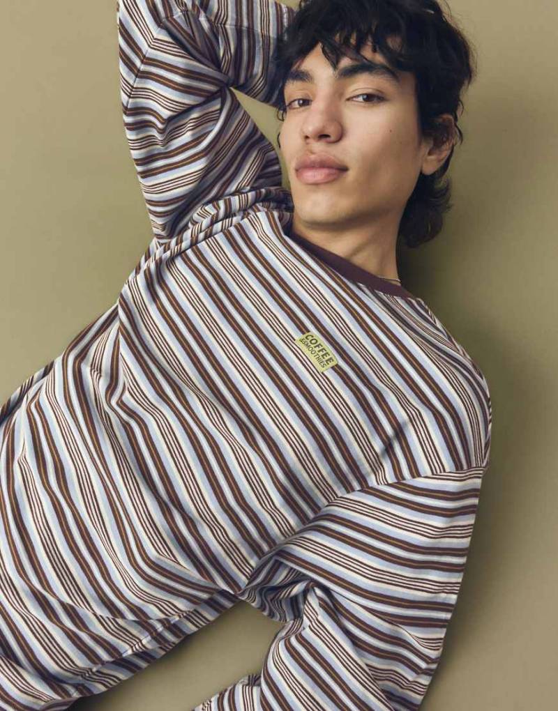 Bershka - Langärmliges T-Shirt in Hellblau mit Retro-Print von Bershka