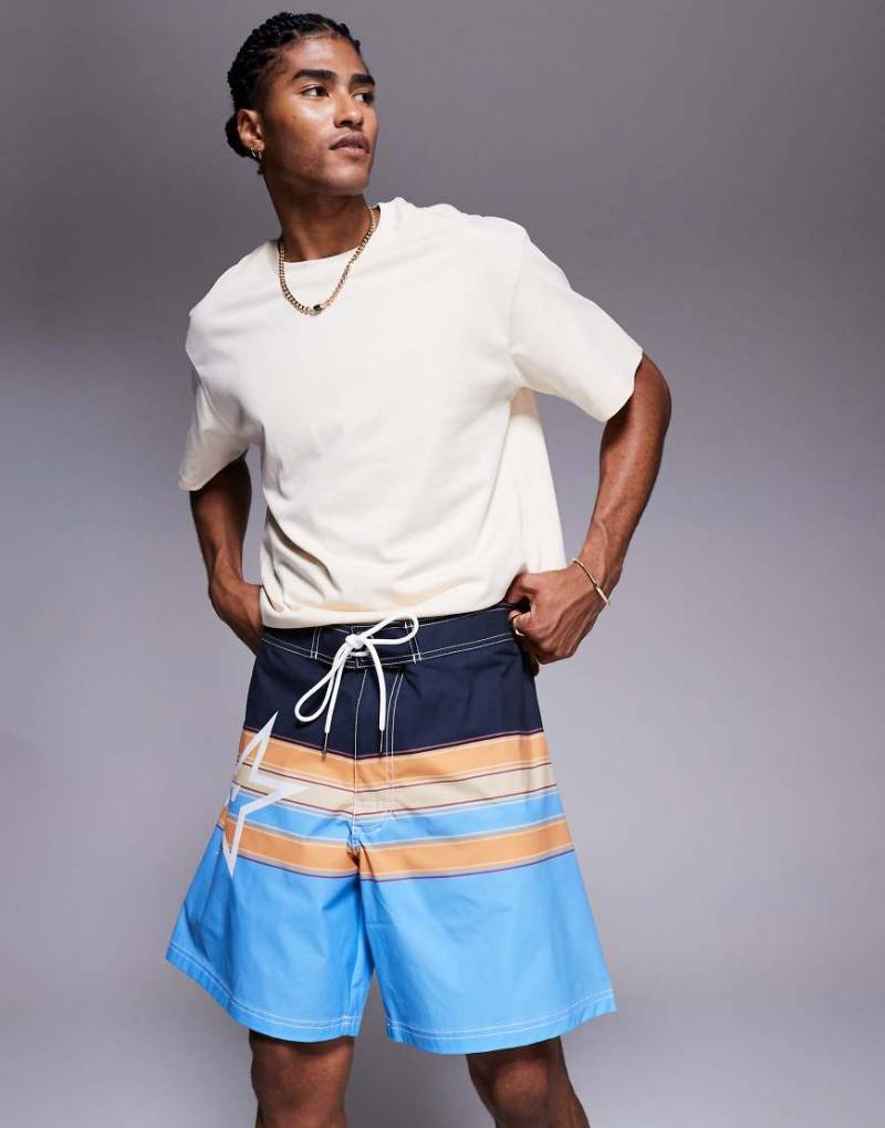 Bershka - Lange Badehose in Blau mit Print von Bershka