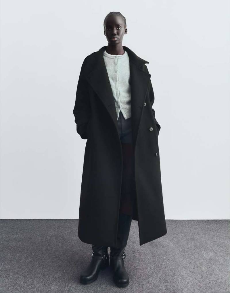 Bershka - Langer, hochgeschlossener Mantel in Schwarz von Bershka