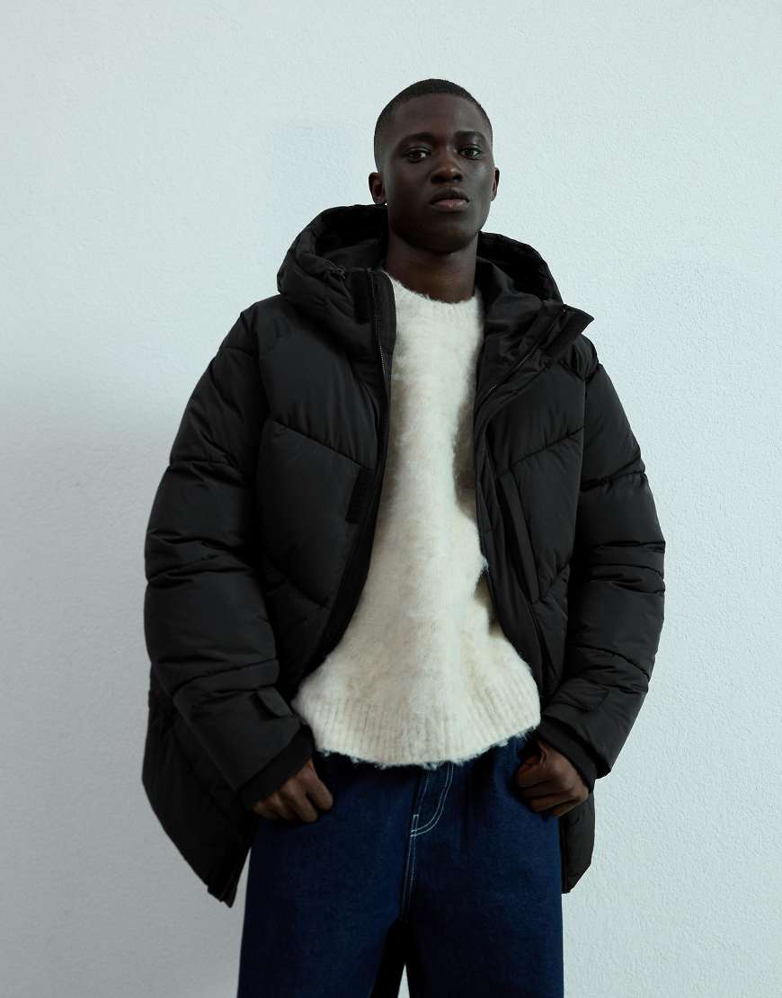 Bershka - Langer Puffermantel in Schwarz von Bershka