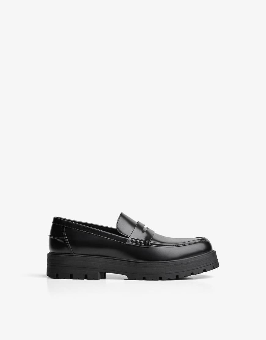 Bershka - Loafer in Schwarz mit dicker Sohle von Bershka