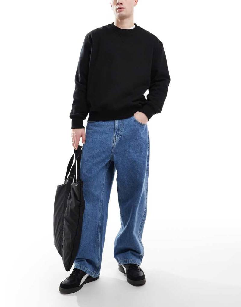 Bershka - Locker geschnittene Baggy-Jeans in Dunkelblau von Bershka