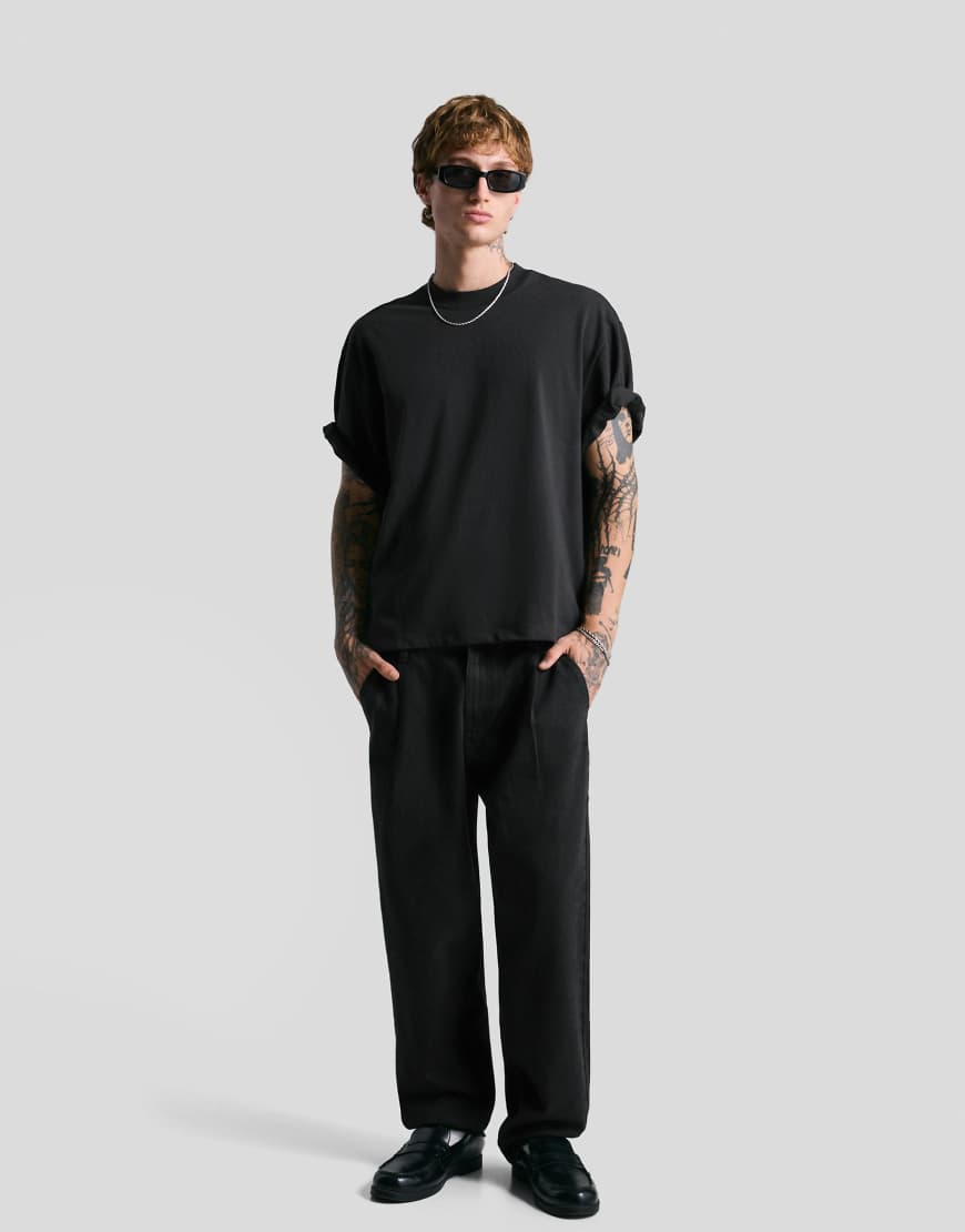 Bershka - Locker geschnittene Jeans in Schwarz Bershka - Locker geschnittene Jeans in Schwarz von Bershka