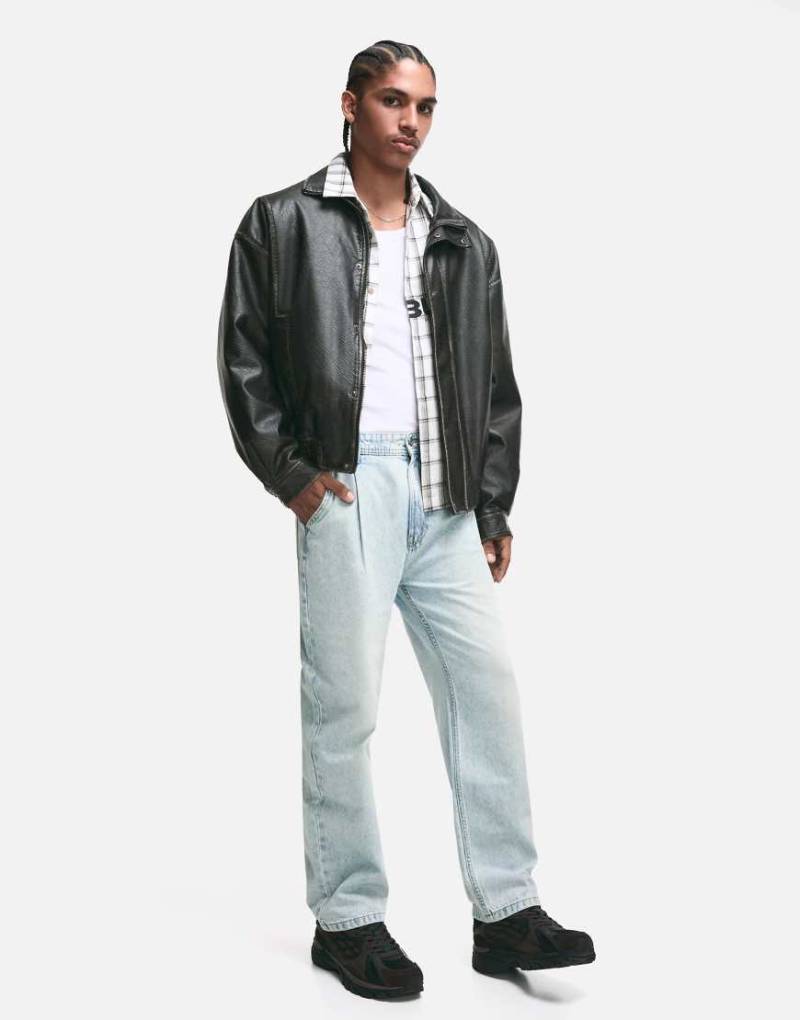 Bershka - Locker sitzende Jeans in Hellblau von Bershka