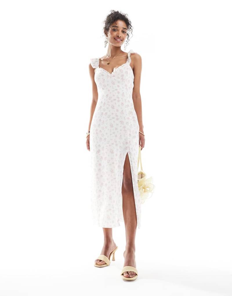 Bershka - Maxikleid in Ecru mit Rüschendetail und Blumenmuster in Rosa von Bershka