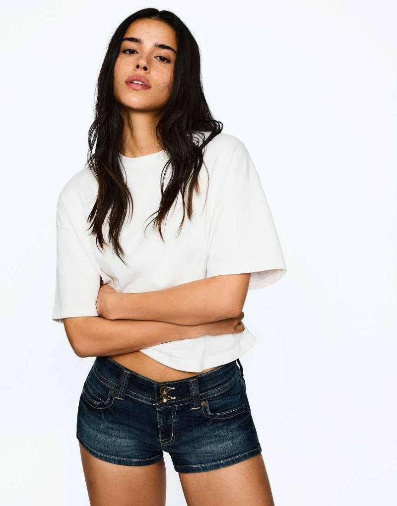 Bershka - Mini-Jeans-Shorts in Blau von Bershka
