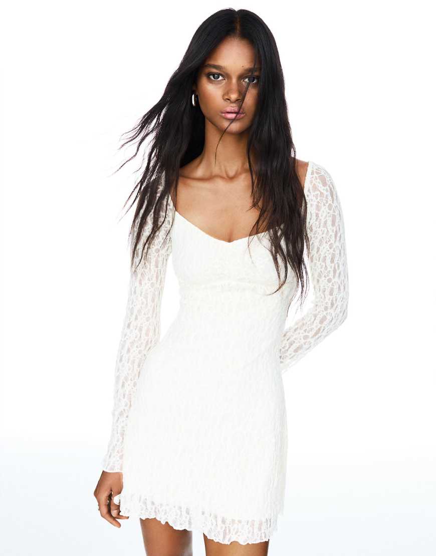 Bershka - Minikleid aus Spitze in Blond-Ecru mit Carmen-Ausschnitt-Weiß von Bershka