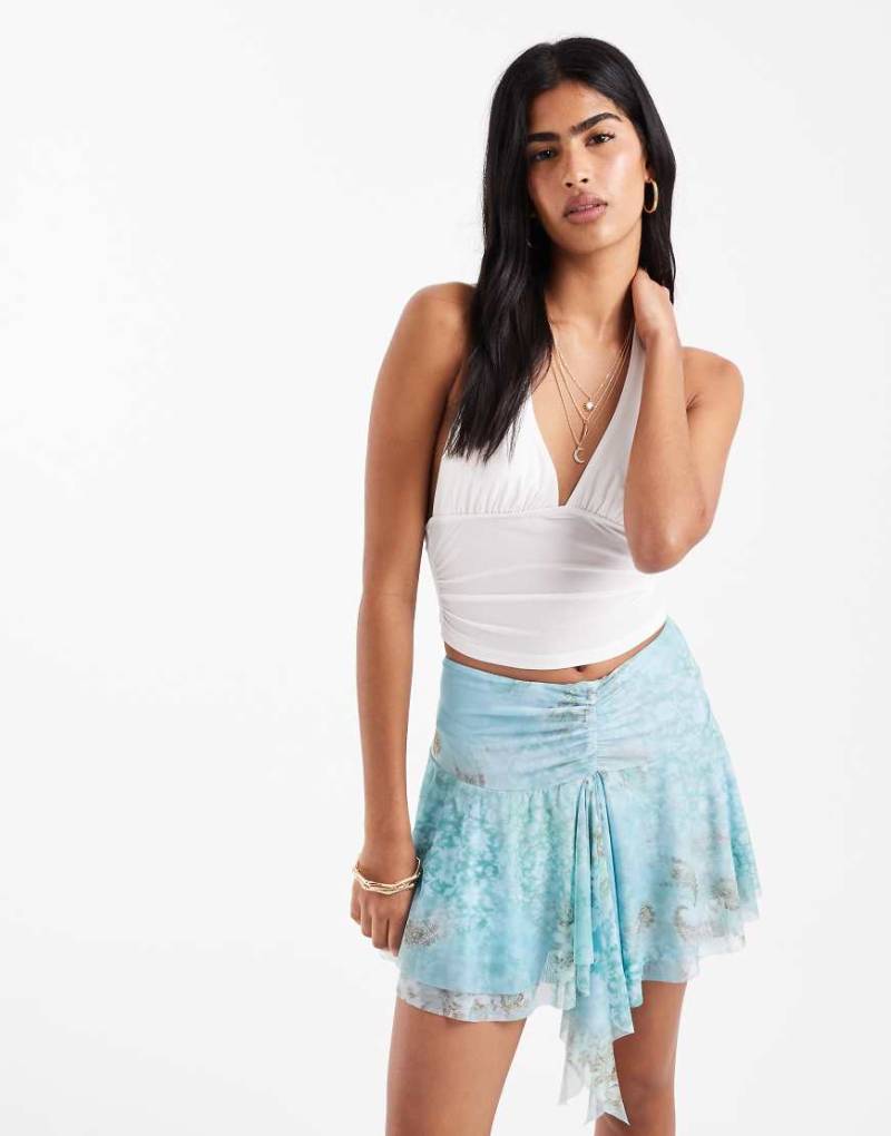 Bershka - Minirock in Blau mit Paisleymuster und geraffter Seite von Bershka