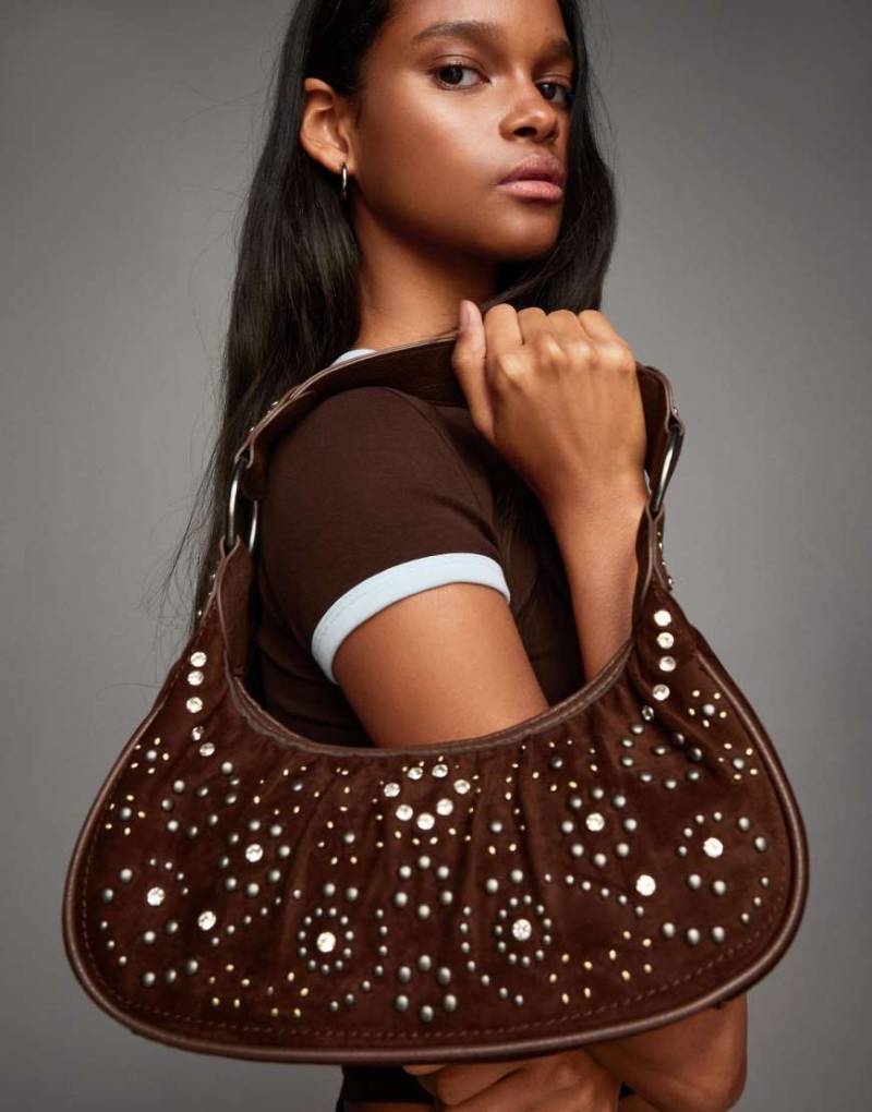 Bershka - Mit Nieten besetzte Handtasche in Braun-Brown von Bershka