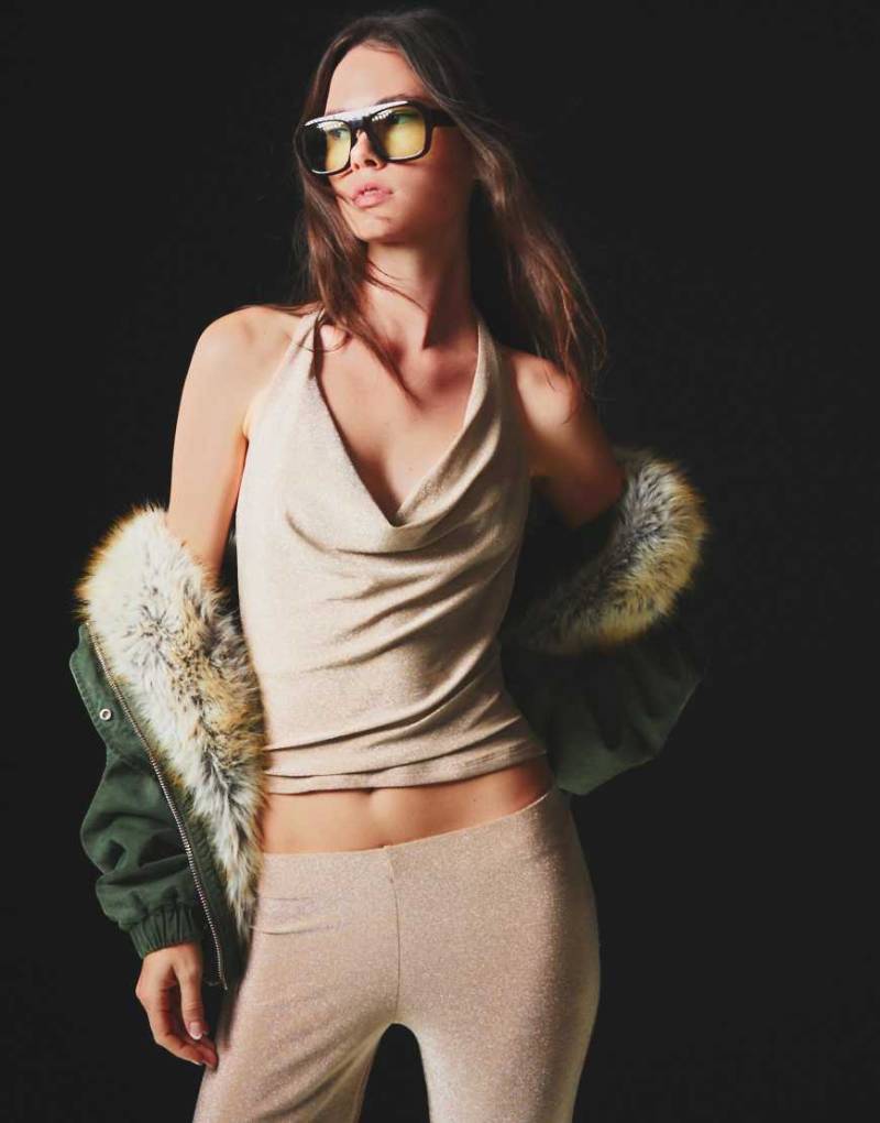 Bershka - Neckholder-Oberteil in Gold mit Wasserfallausschnitt-Goldfarben von Bershka