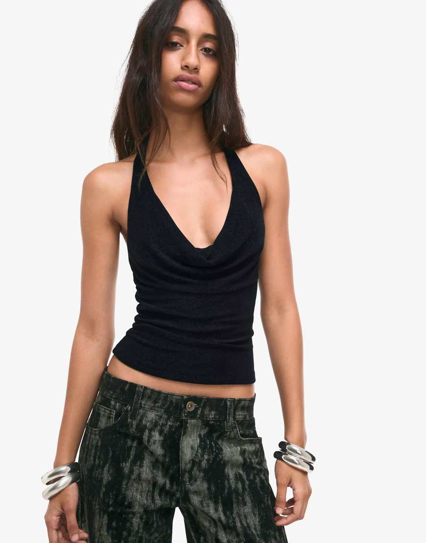 Bershka - Neckholder-Oberteil in Schwarz mit Wasserfallausschnitt von Bershka