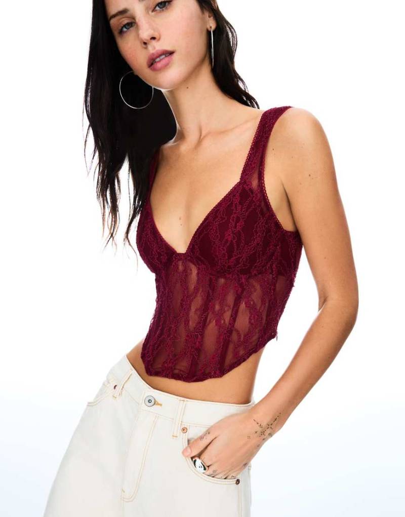 Bershka - Oberteil in Burgunderrot mit Spitze und schmalen Trägern von Bershka