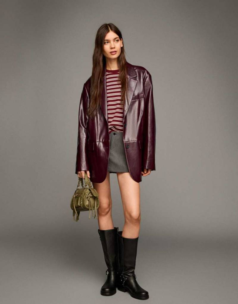 Bershka - Oversize-Blazer aus PU in Burgunderrot von Bershka