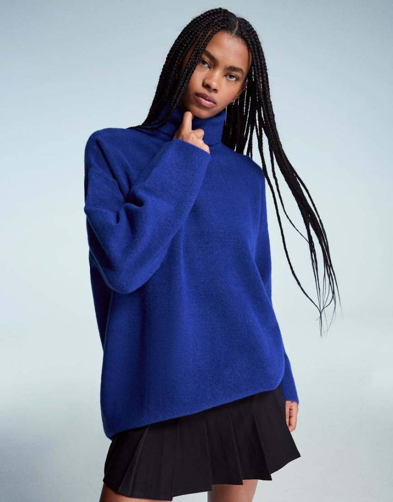 Bershka - Oversize-Rollkragenpullover in Jeansblau von Bershka